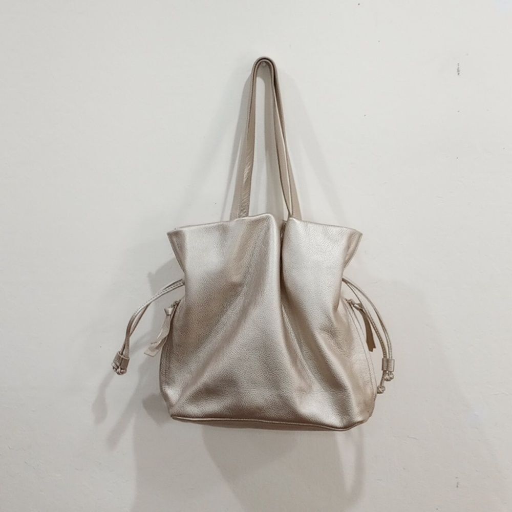 Tote Le Monde Champagne Gold Roma Cinch Soft Pebbled Leather Bag Purse - Nice! - Picture 5 of 15